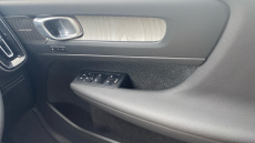 Volvo XC40 2.0 B4P Ultra Dark 5dr Auto Petrol Estate